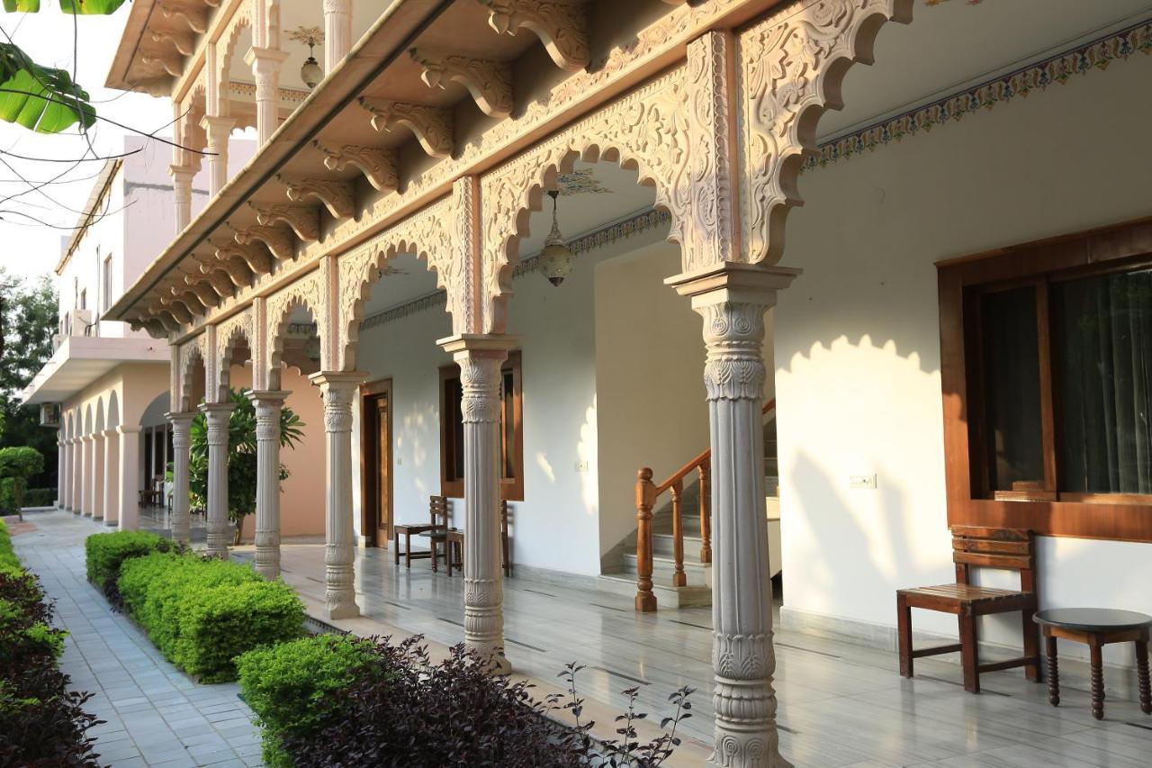 Hotel Sunbird Bharatpur Kültér fotó