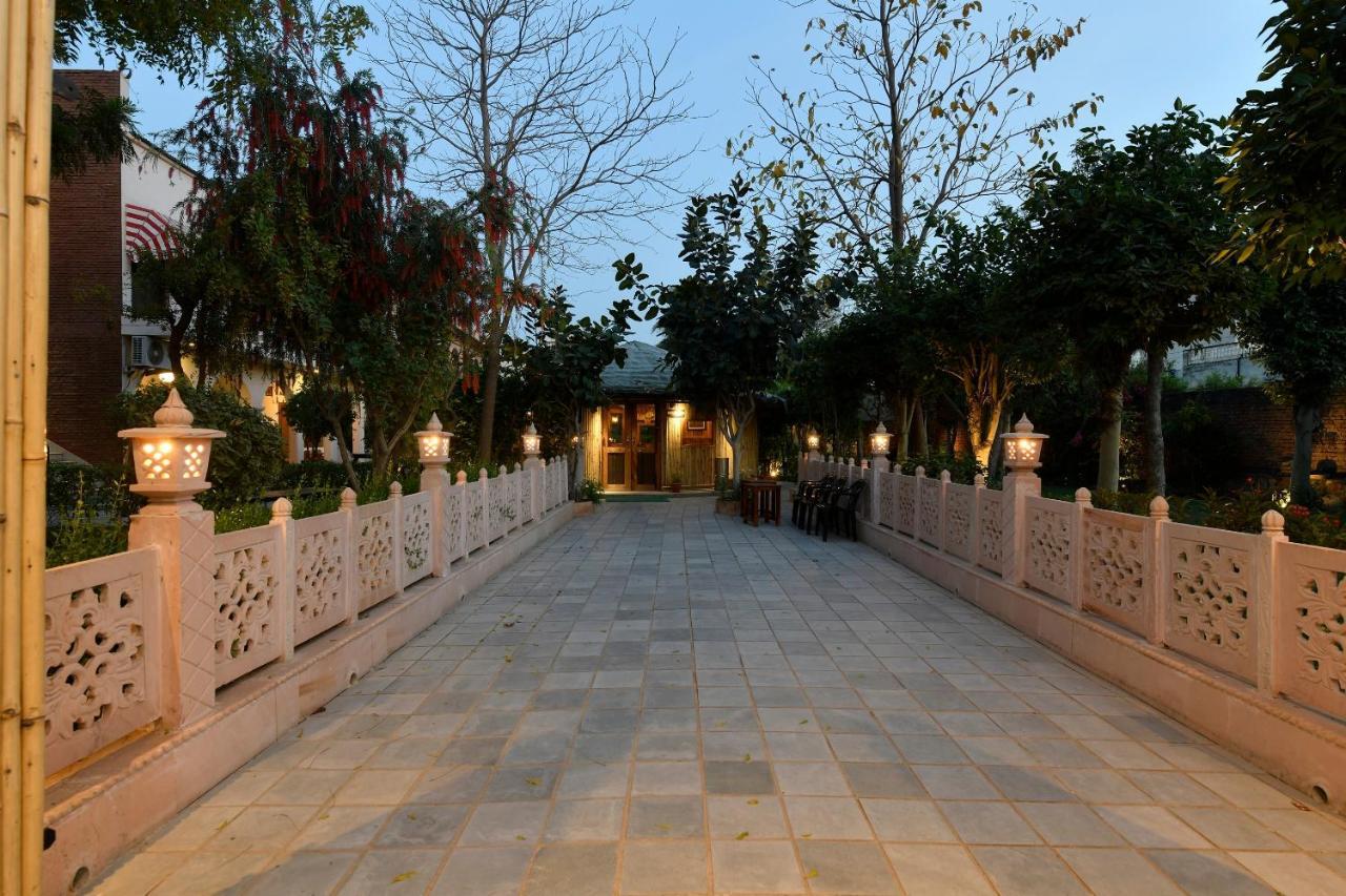 Hotel Sunbird Bharatpur Kültér fotó