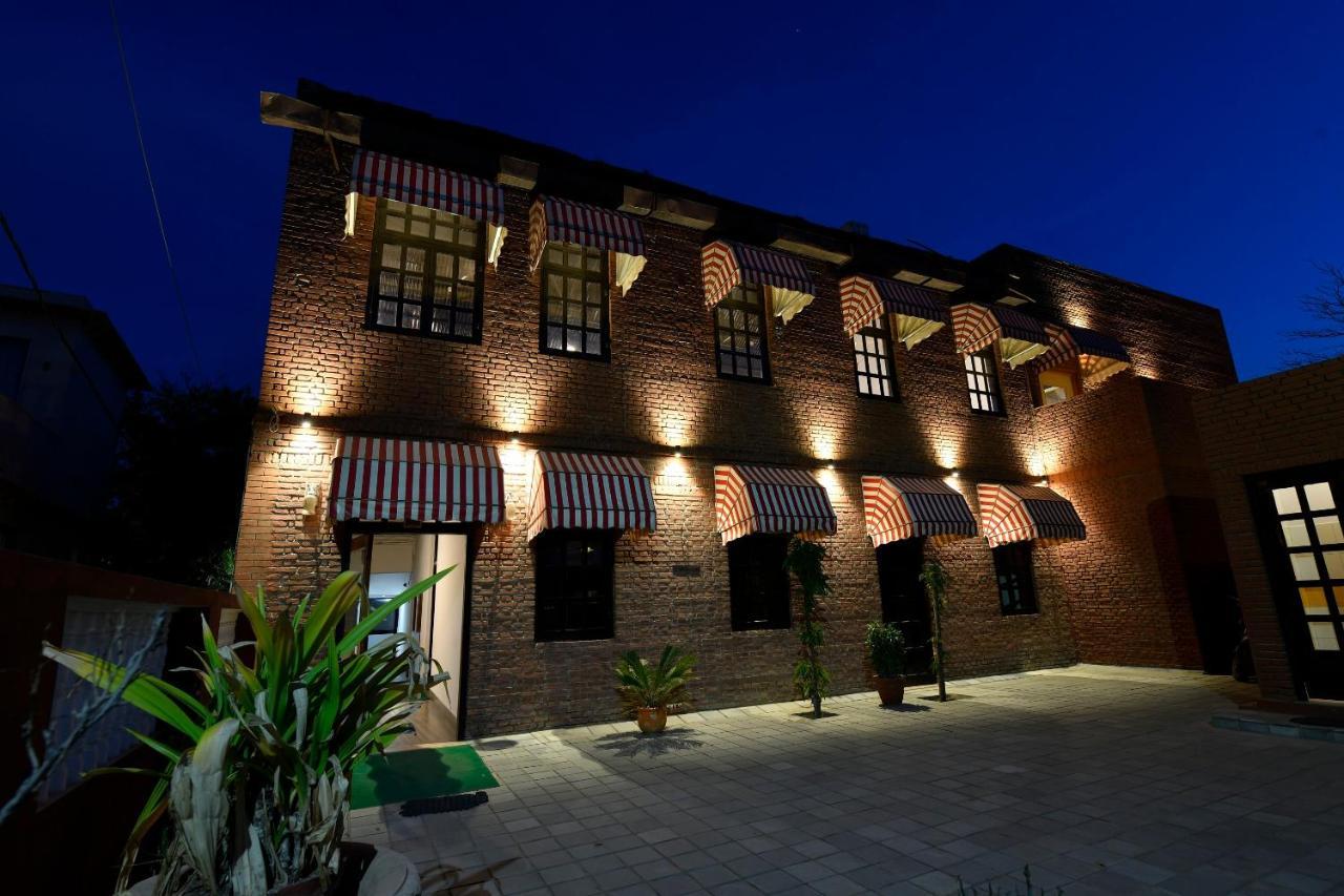 Hotel Sunbird Bharatpur Kültér fotó