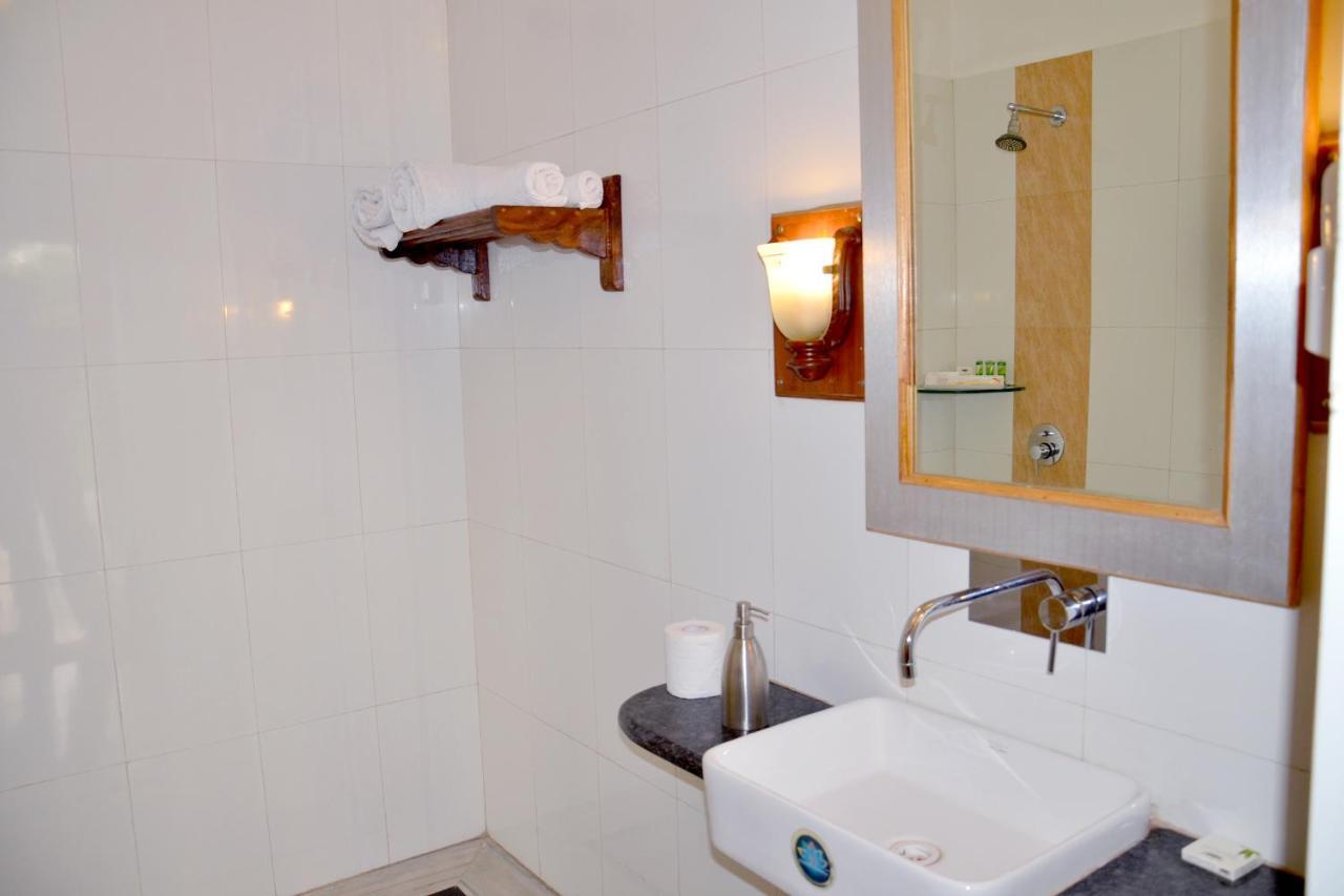 Hotel Sunbird Bharatpur Kültér fotó
