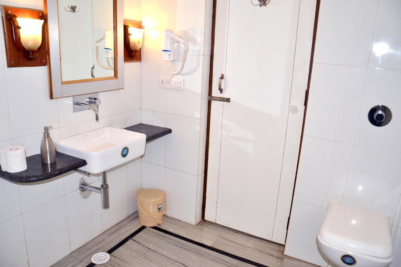 Hotel Sunbird Bharatpur Kültér fotó