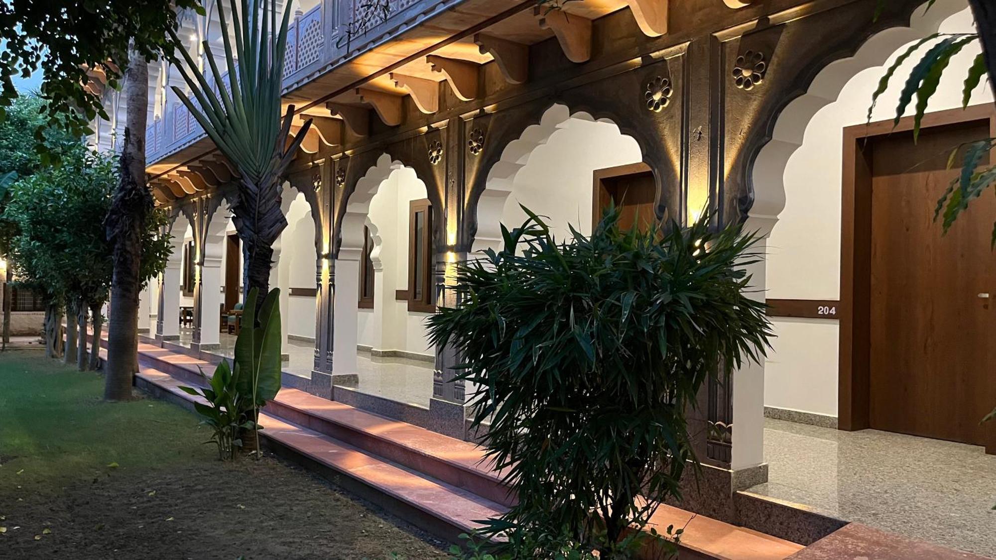 Hotel Sunbird Bharatpur Kültér fotó
