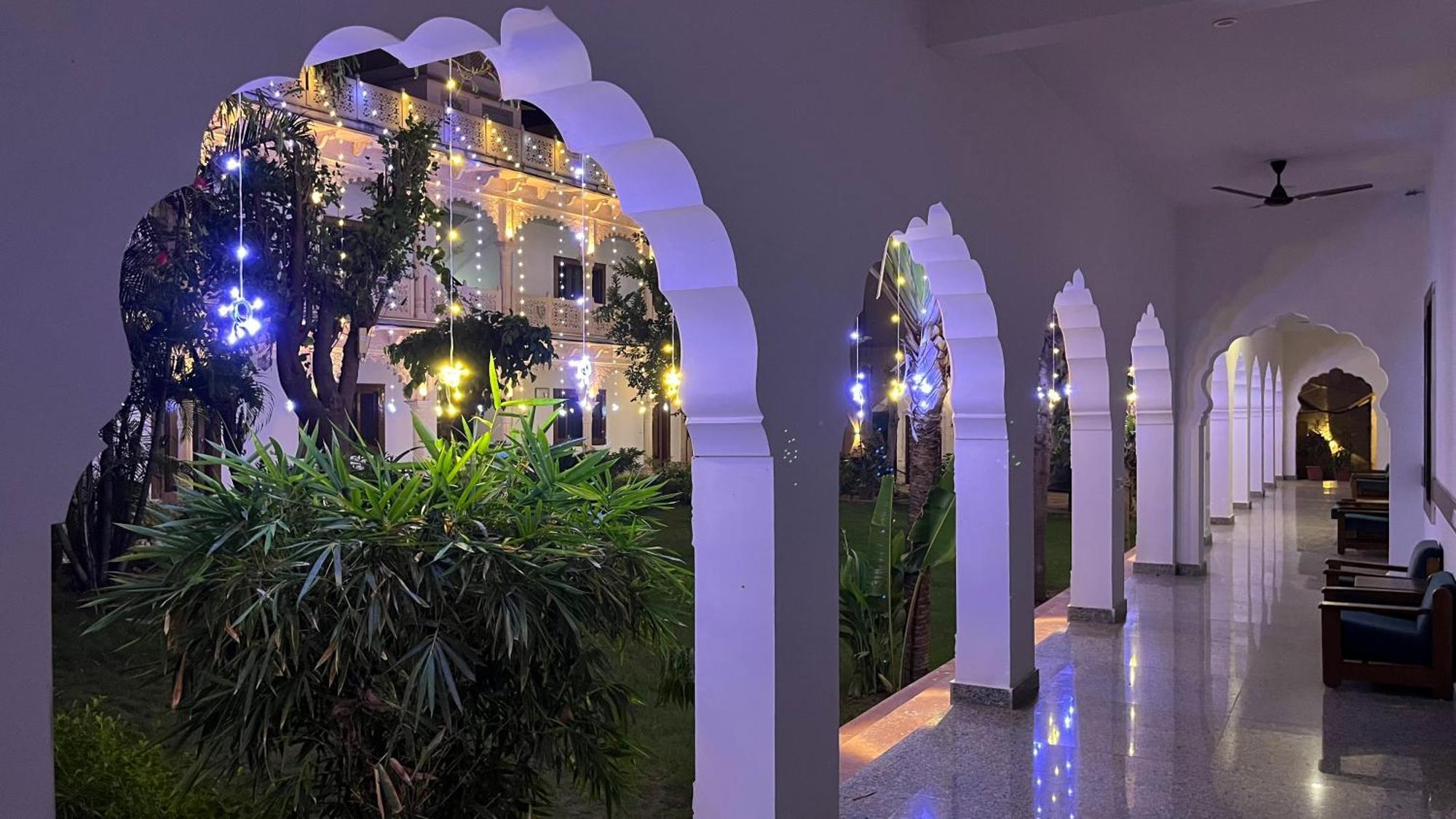 Hotel Sunbird Bharatpur Kültér fotó