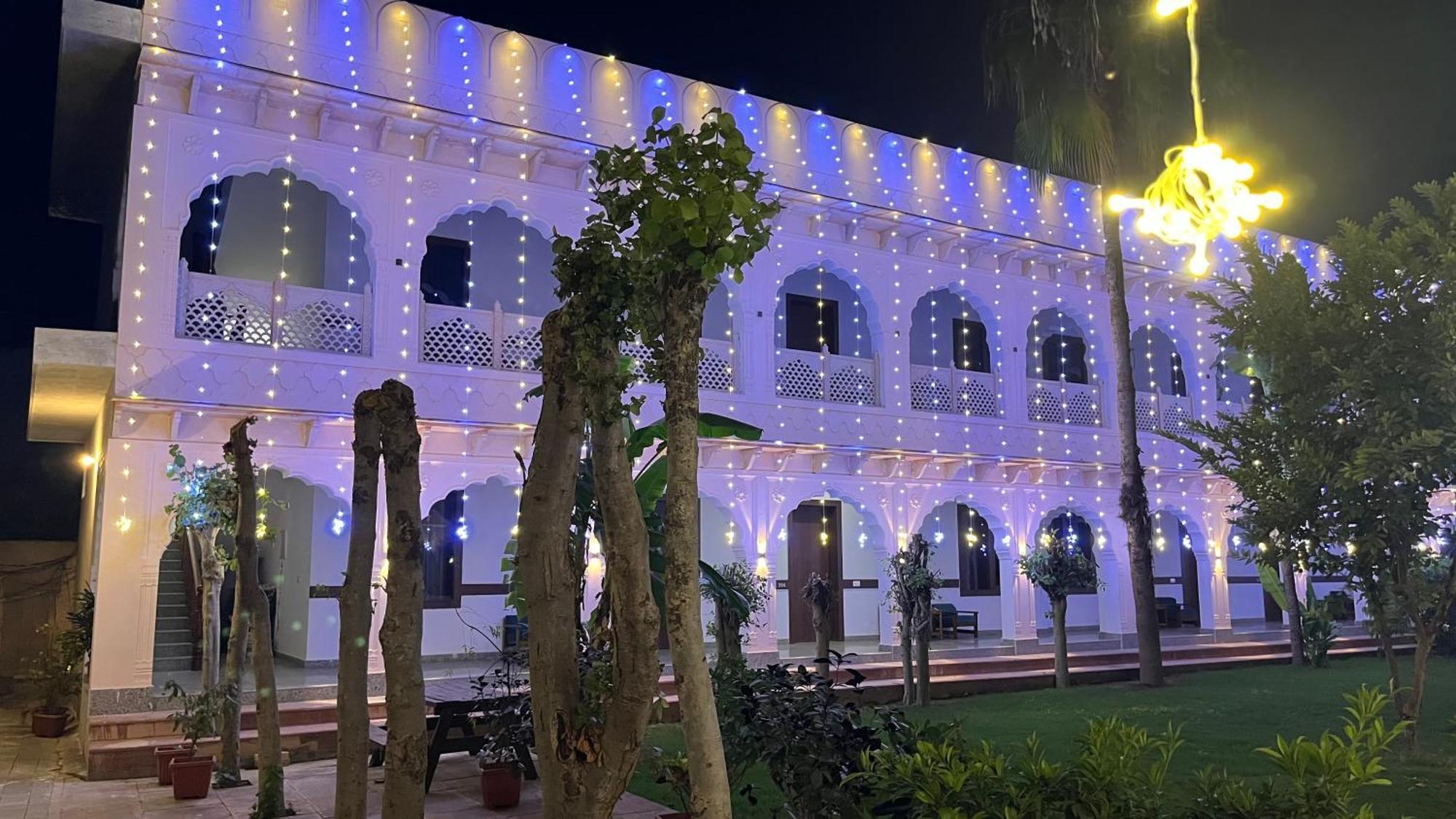 Hotel Sunbird Bharatpur Kültér fotó