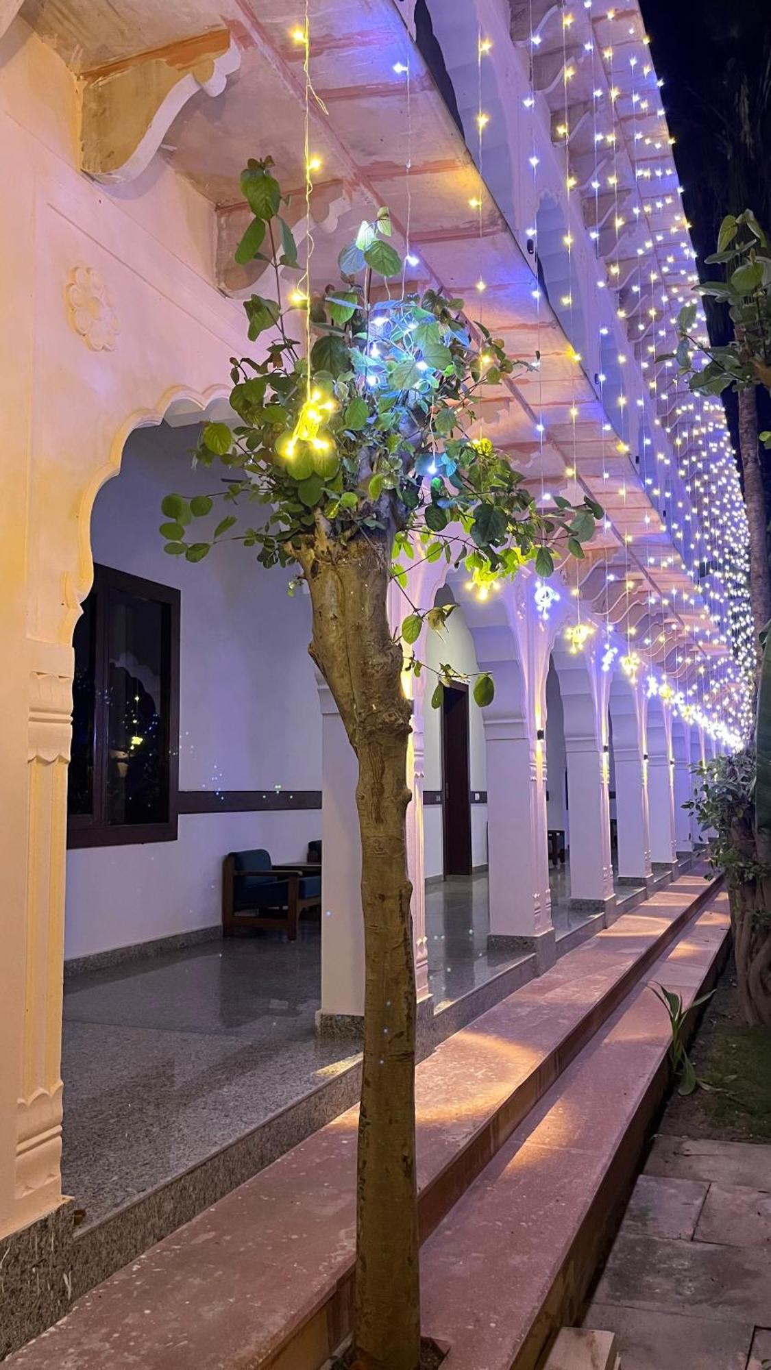 Hotel Sunbird Bharatpur Kültér fotó