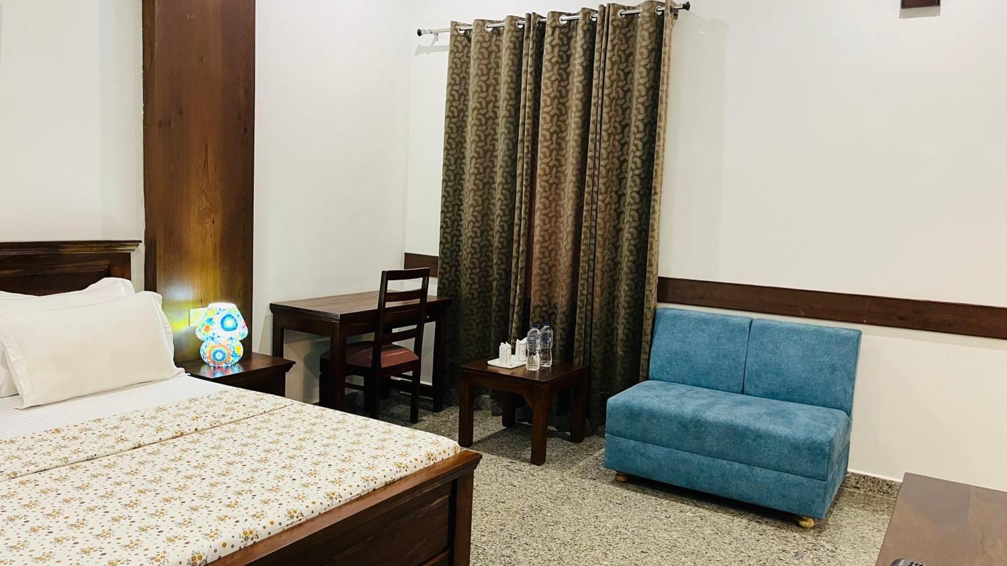 Hotel Sunbird Bharatpur Kültér fotó
